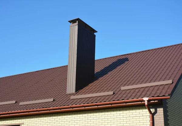 Fort Wayne Roof Replacement: Asphalt Shingles vs. Metal Roofing